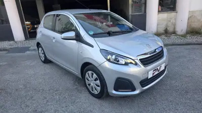 Peugeot 108 2016 - 8490 EUR, 94000 km - AUTO.MOTO.pt - 94000km - foto 3 de 6
