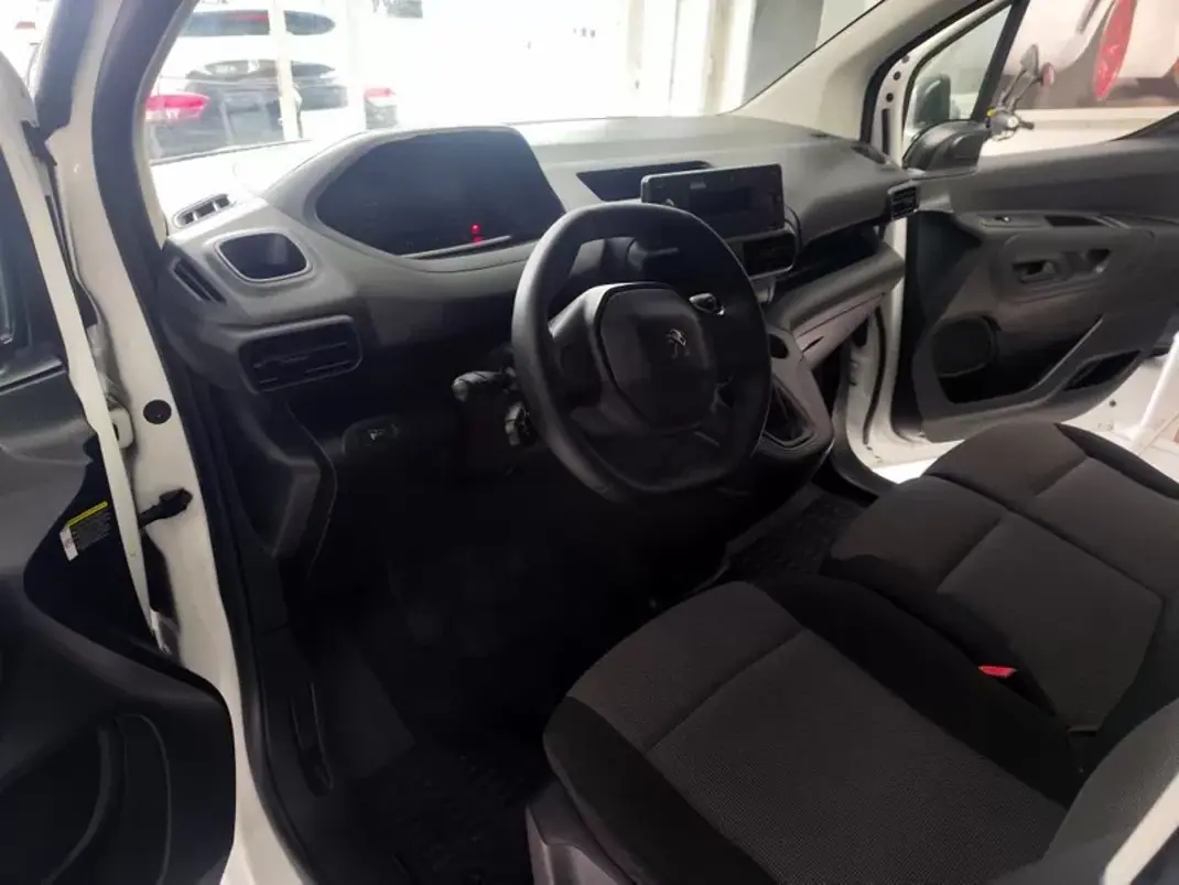 Peugeot Partner 1.6 HDI , 3 Lug. , Iva Dedutivel 2019 - 12480 EUR, 157000 km - AUTO.MOTO.pt - 157000km - foto 4 de 21