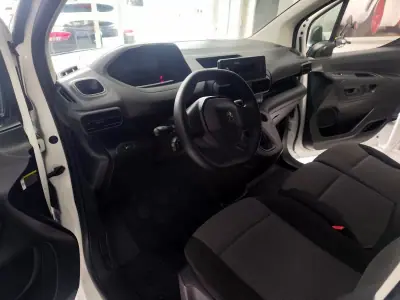 Peugeot Partner 1.6 HDI , 3 Lug. , Iva Dedutivel 2019 - 12480 EUR, 157000 km - AUTO.MOTO.pt - 157000km - foto 4 de 21