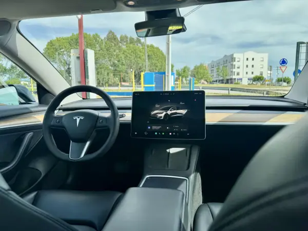 Tesla Model 3 2022 - 28690 EUR, 82305 km - AUTO.MOTO.pt - 82305km - foto 22 de 31
