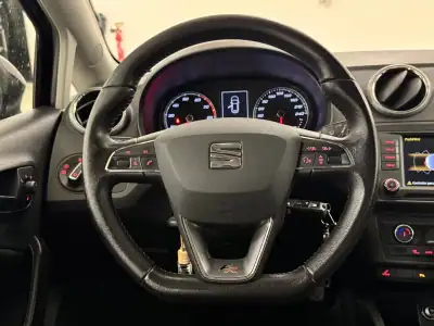 SEAT Ibiza 2017 - 10890 EUR, 99000 km - AUTO.MOTO.pt - 99000km - foto 21 de 29
