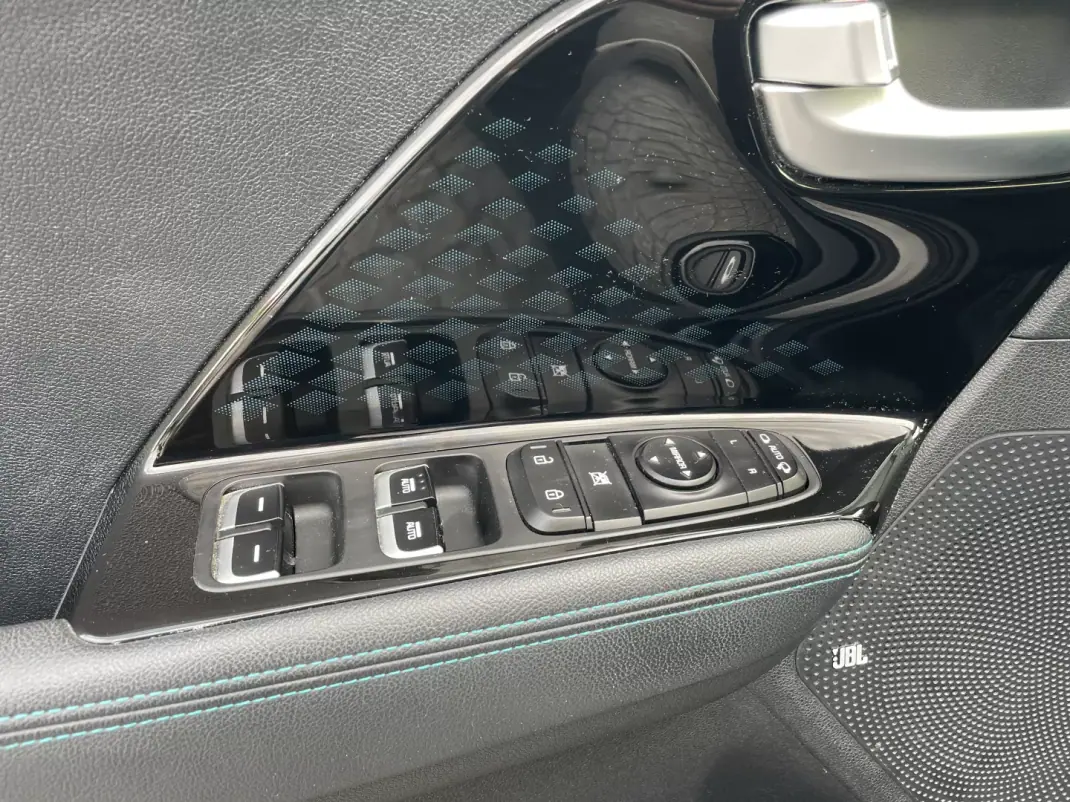 Kia e-Niro 2019 - 19995 EUR, 77841 km - AUTO.MOTO.pt - 77841km - foto 41 de 47