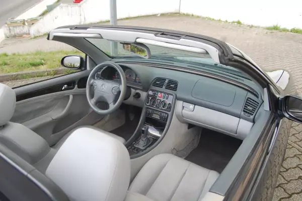 Mercedes-Benz CLK 200 1999 - 11000 EUR, 114500 km - AUTO.MOTO.pt - 114500km - foto 10 de 12