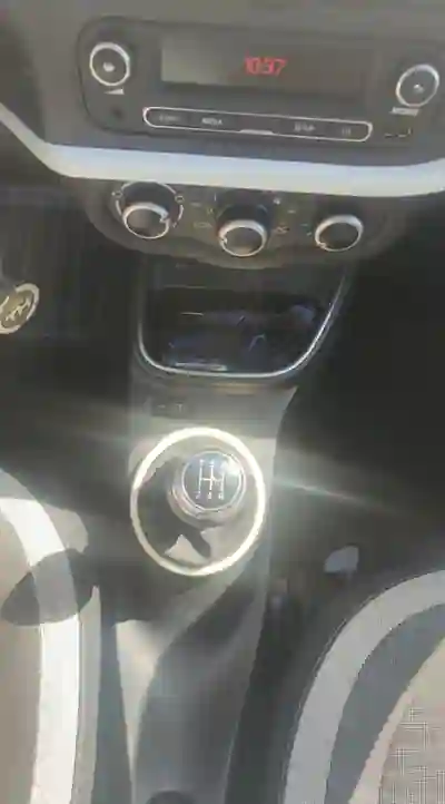 Renault Twingo 2019 - 8500 EUR, 77000 km - AUTO.MOTO.pt - 77000km - foto 10 de 11