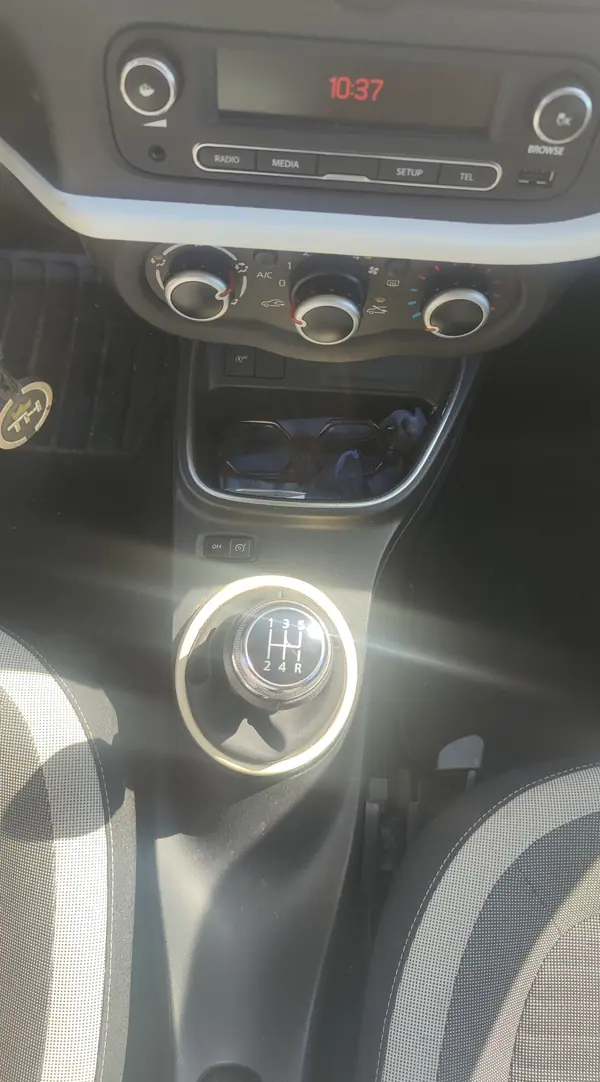 Renault Twingo 2019 - 8500 EUR, 77000 km - AUTO.MOTO.pt - 77000km - foto 10 de 11