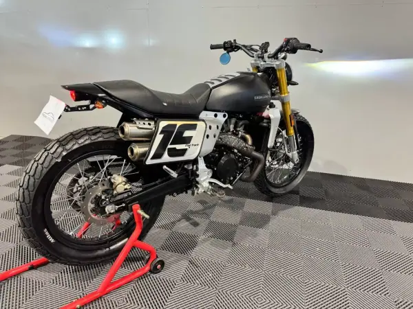 2022 - 5750 EUR, 5500 km - AUTO.MOTO.pt - 5500km - foto 11 de 27