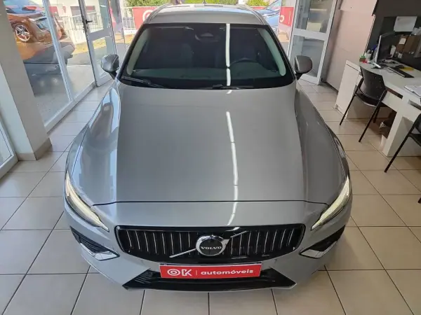 Volvo V60 2024 - 36500 EUR, 69000 km - AUTO.MOTO.pt - 69000km - foto 4 de 35