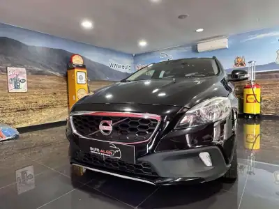 Volvo V40 Cross Country 2014 - 12750 EUR, 189500 km - AUTO.MOTO.pt - 189500km - foto 2 de 15