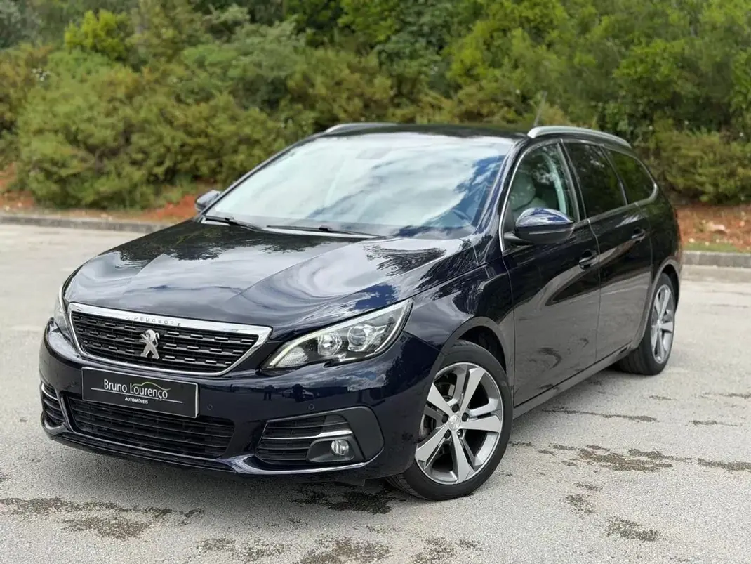 Peugeot 308 2020 - 13900 EUR, 100002 km - AUTO.MOTO.pt - 100002km - foto 1 de 21