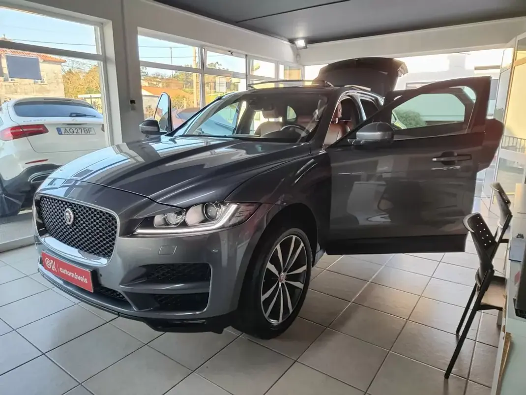 Jaguar F-Pace 2017 - 22500 EUR, 147000 km - AUTO.MOTO.pt - 147000km - foto 22 de 40