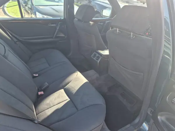 Mercedes-Benz E 220 1997 - 3900 EUR, 500000 km - AUTO.MOTO.pt - 500000km - foto 22 de 28