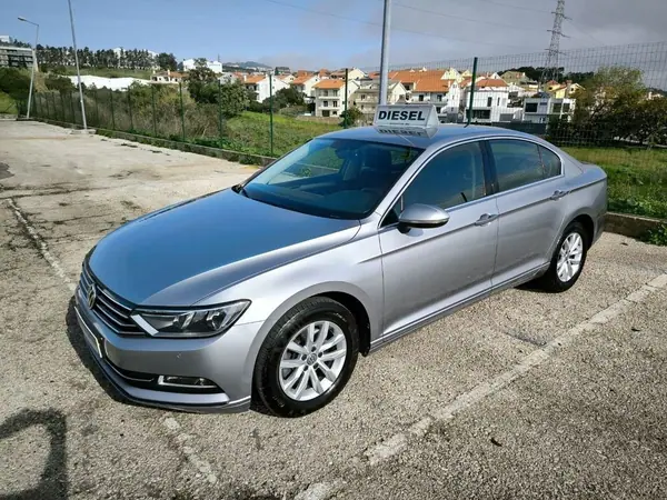 Volkswagen Passat 2019 - 19950 EUR, 155079 km - AUTO.MOTO.pt - 155079km - foto 13 de 60
