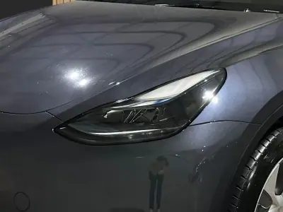 Tesla Model Y 2023 - 32800 EUR, 92000 km - AUTO.MOTO.pt - 92000km - foto 5 de 20