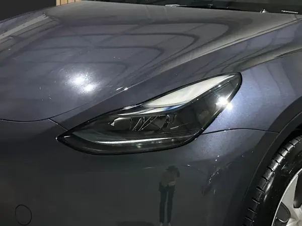 Tesla Model Y 2023 - 32800 EUR, 92000 km - AUTO.MOTO.pt - 92000km - foto 5 de 20