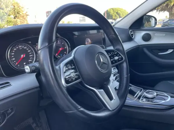 Mercedes-Benz CLE 200 2020 - 38900 EUR, 99472 km - AUTO.MOTO.pt - 99472km - foto 18 de 22