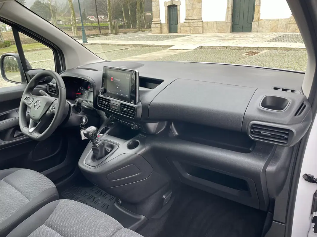 Opel Combo 2022 - 14450 EUR, 90000 km - AUTO.MOTO.pt - 90000km - foto 21 de 37