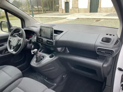 Opel Combo 2022 - 14450 EUR, 90000 km - AUTO.MOTO.pt - 90000km - foto 21 de 37