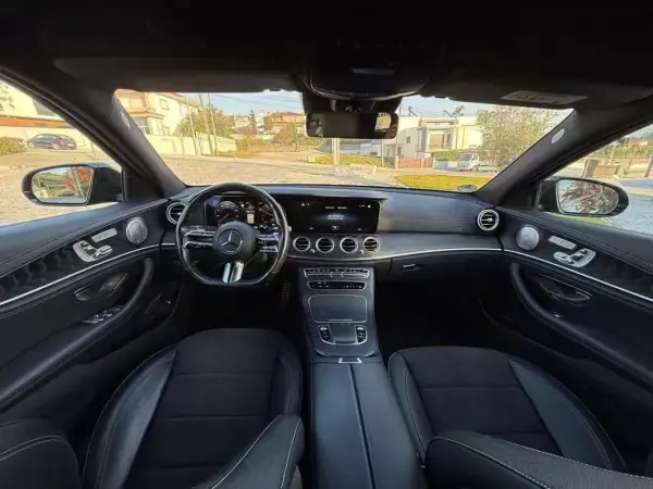 Mercedes-Benz E 300 2020 - 32899 EUR, 142500 km - AUTO.MOTO.pt - 142500km - foto 11 de 33