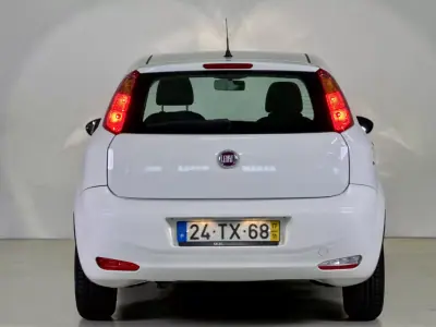 Fiat Punto 2017 - 7950 EUR, 77357 km - AUTO.MOTO.pt - 77357km - foto 5 de 31