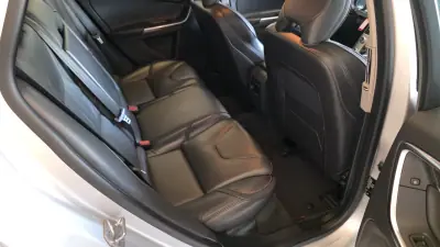 Volvo V60 2015 - 11900 EUR, 314478 km - AUTO.MOTO.pt - 314478km - foto 49 de 60