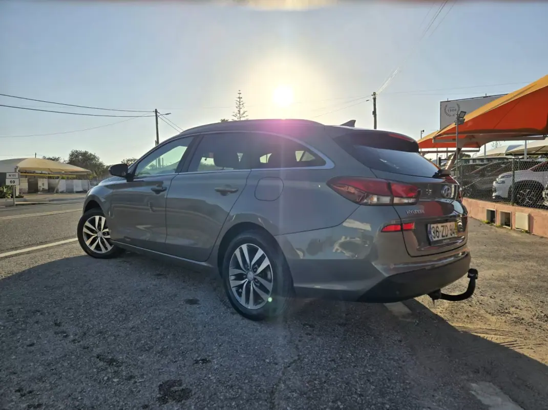 Hyundai i30 SW 2019 - 13950 EUR, 152167 km - AUTO.MOTO.pt - 152167km - foto 4 de 10
