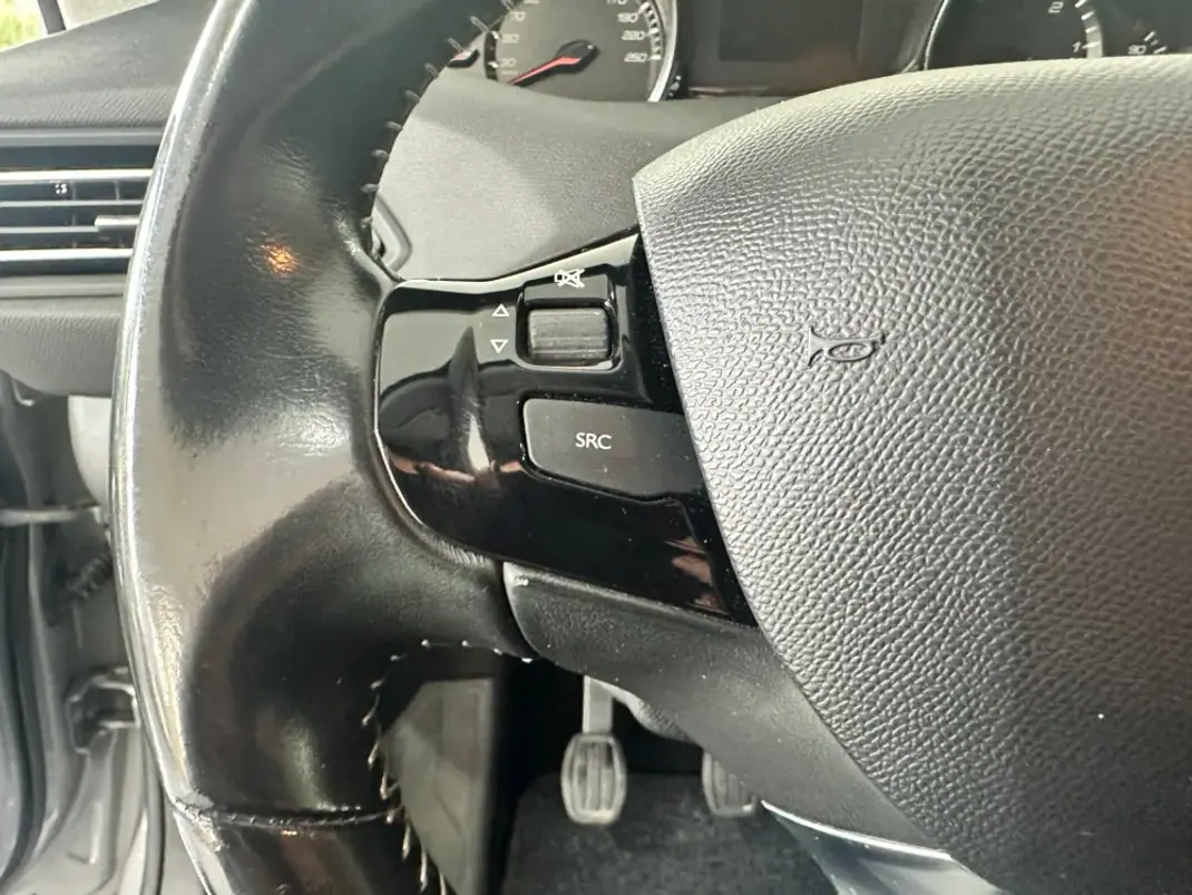 Peugeot 308 SW 2019 - 14990 EUR, 107300 km - 107300km - foto 12 de 30