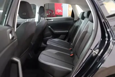 Volkswagen Polo 2018 - 15900 EUR, 130000 km - AUTO.MOTO.pt - 130000km - foto 12 de 20
