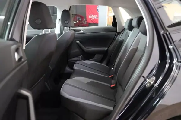Volkswagen Polo 2018 - 15900 EUR, 130000 km - AUTO.MOTO.pt - 130000km - foto 12 de 20