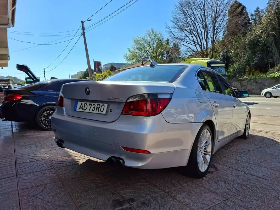 BMW 525 2004 - 5000 EUR, 293913 km - AUTO.MOTO.pt - 293913km - foto 8 de 26
