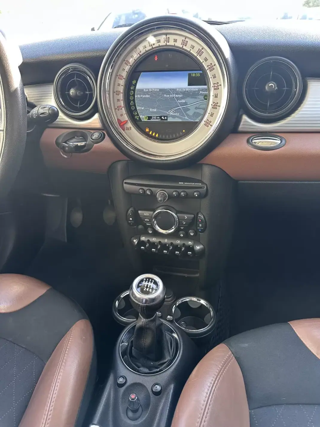 MINI Cooper 2012 - 10500 EUR, 210000 km - AUTO.MOTO.pt - 210000km - foto 26 de 40