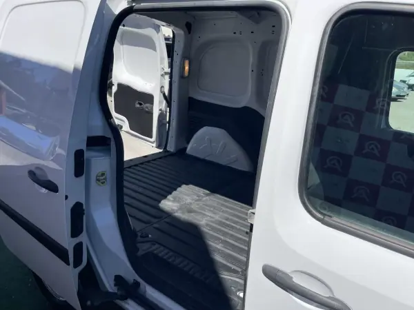 Renault Kangoo 1.5 DCi Business 2020 - 13490 EUR, 142280 km - AUTO.MOTO.pt - 142280km - foto 16 de 17
