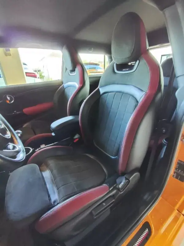 MINI John Cooper Works 2015 - 21500 EUR, 91950 km - AUTO.MOTO.pt - 91950km - foto 24 de 38