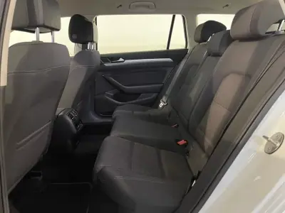 Volkswagen Passat Variant 2019 - 15750 EUR, 257000 km - AUTO.MOTO.pt - 257000km - foto 12 de 33