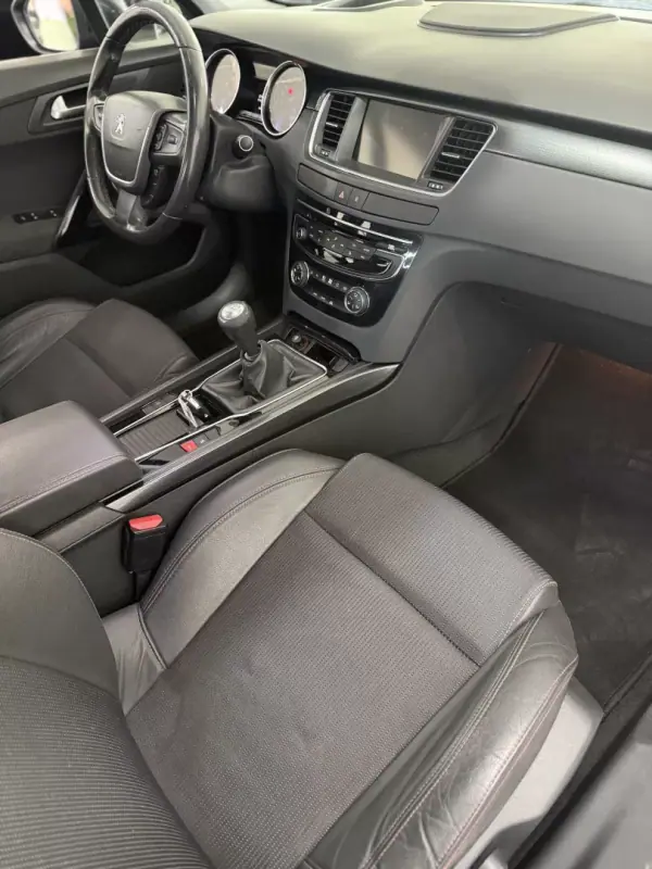Peugeot 508 2015 - 9990 EUR, 240000 km - AUTO.MOTO.pt - 240000km - foto 12 de 15