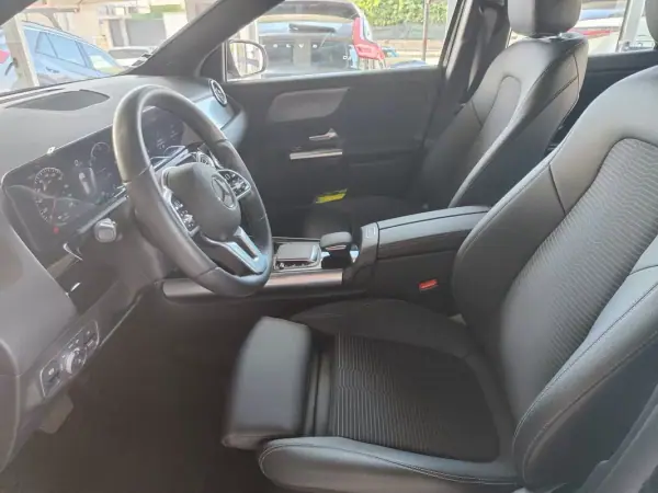 Mercedes-Benz EQA 2022 - 35350 EUR, 31000 km - AUTO.MOTO.pt - 31000km - foto 11 de 38