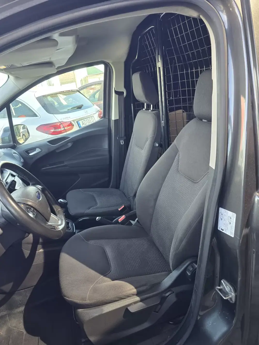 Ford Transit Connect 2019 - 12900 EUR, 111500 km - AUTO.MOTO.pt - 111500km - foto 10 de 12