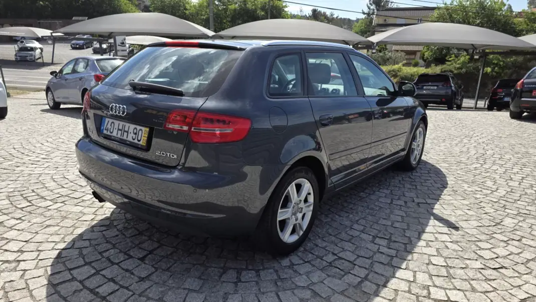 Audi A3 Sportback 2009 - 12990 EUR, 176000 km - AUTO.MOTO.pt - 176000km - foto 8 de 25