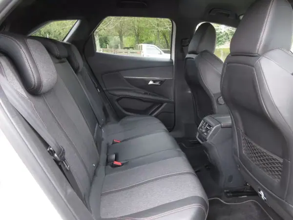 Peugeot 3008 2017 - 16990 EUR, 209000 km - AUTO.MOTO.pt - 209000km - foto 32 de 48