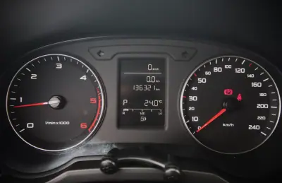 Audi A1 2011 - 11450 EUR, 136350 km - AUTO.MOTO.pt - 136350km - foto 13 de 26