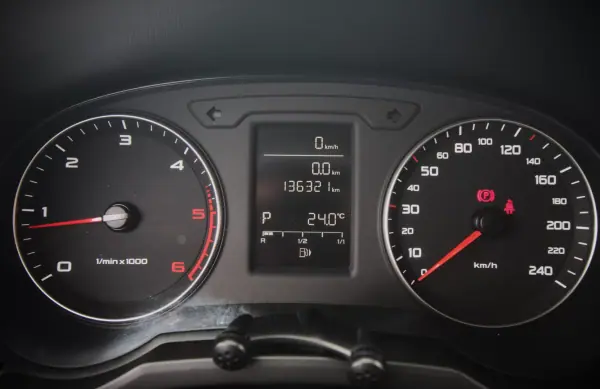 Audi A1 2011 - 11450 EUR, 136350 km - AUTO.MOTO.pt - 136350km - foto 13 de 26