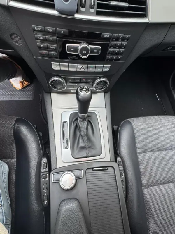 Mercedes-Benz C 220 2012 - 11850 EUR, 343240 km - AUTO.MOTO.pt - 343240km - foto 11 de 16