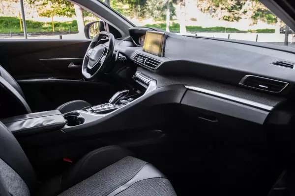Peugeot 3008 2018 - 18450 EUR, 107895 km - AUTO.MOTO.pt - 107895km - foto 23 de 40