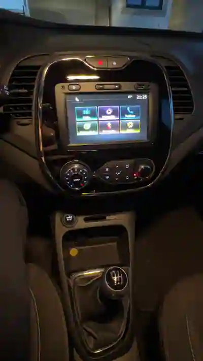 Renault Captur 2016 - 12999 EUR, 94000 km - AUTO.MOTO.pt - 94000km - foto 9 de 9