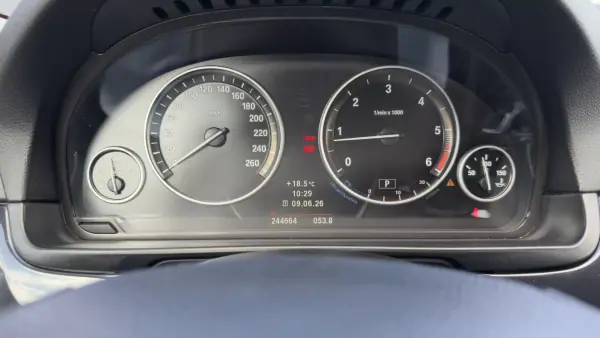 BMW 520 2013 - 16500 EUR, 244000 km - AUTO.MOTO.pt - 244000km - foto 32 de 47