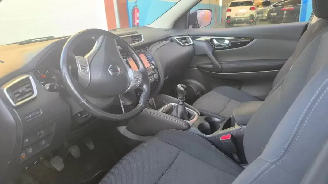 Nissan Qashqai 2015 - 13500 EUR, 165000 km - AUTO.MOTO.pt - 165000km - foto 7 de 16
