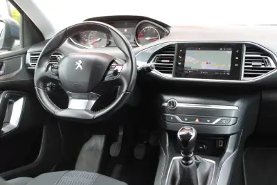 Peugeot 308 SW 2020 - 14990 EUR, 130000 km - AUTO.MOTO.pt - 130000km - foto 15 de 25
