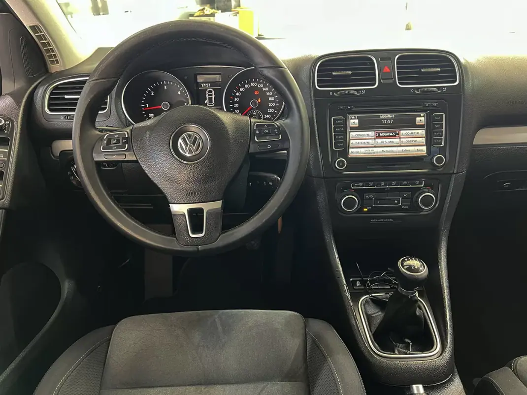 Volkswagen Golf 2010 - 7600 EUR, 232003 km - AUTO.MOTO.pt - 232003km - foto 9 de 21