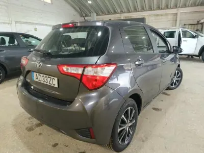 Toyota Yaris 2020 - 13950 EUR, 61582 km - AUTO.MOTO.pt - 61582km - foto 2 de 4