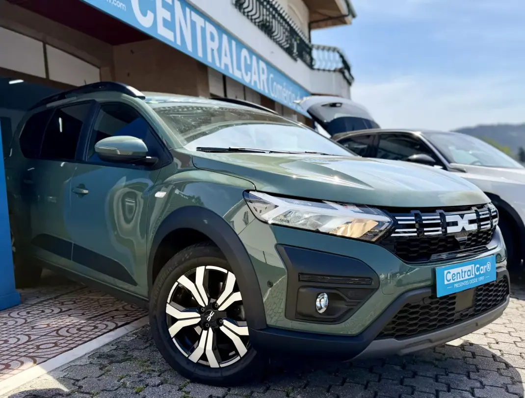 Dacia Jogger 2024 - 16950 EUR, 57000 km - AUTO.MOTO.pt - 57000km - foto 1 de 26