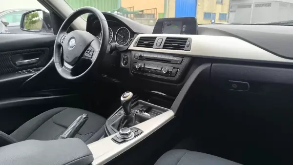 BMW 318 2014 - 12700 EUR, 219000 km - 219000km - foto 9 de 21